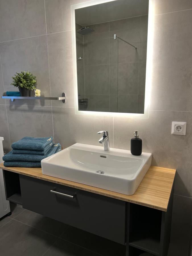 Ferienwohnung Mit Seeblick - Ossiacher See Gerlitzen Sattendorf Bagian luar foto