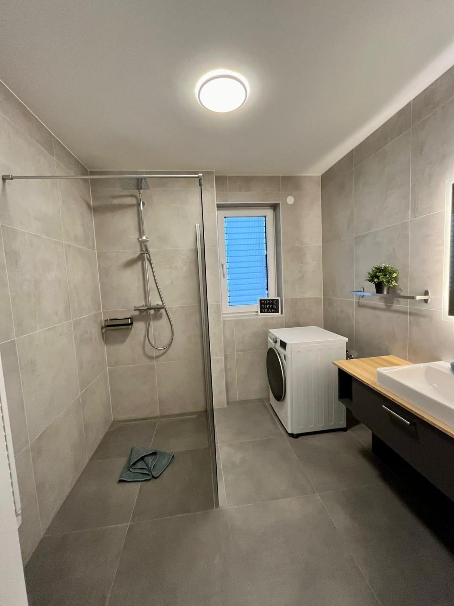 Ferienwohnung Mit Seeblick - Ossiacher See Gerlitzen Sattendorf Bagian luar foto
