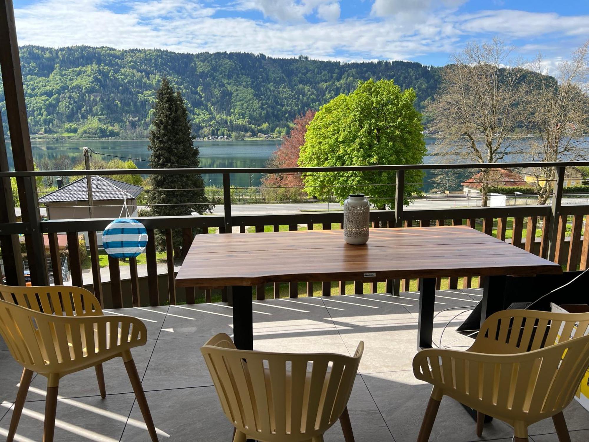 Ferienwohnung Mit Seeblick - Ossiacher See Gerlitzen Sattendorf Bagian luar foto